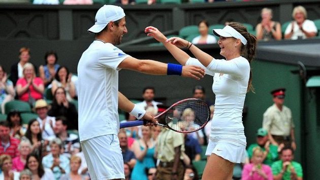 Jürgen Melzer a Iveta Benešová po wimbledonském triumfu Jürgen Melzer a Iveta Benešová po wimbledonském triumfu