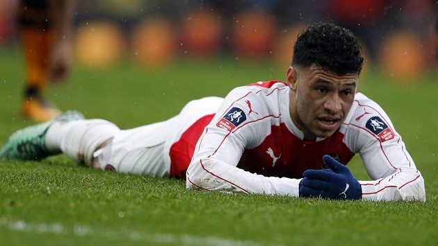 Alex Oxlade-Chamberlain jasně ilustruje rozčarování Arsenalu... Alex Oxlade-Chamberlain jasně ilustruje rozčarování Arsenalu...