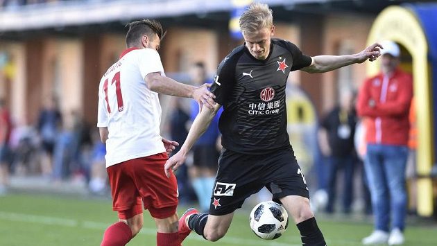Adnan Džafič ze Zlína a Jaroslav Zelený ze Slavie. Adnan Džafič ze Zlína a Jaroslav Zelený ze Slavie.