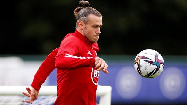 Gareth Bale na tréninku velšského týmu. Gareth Bale na tréninku velšského týmu.