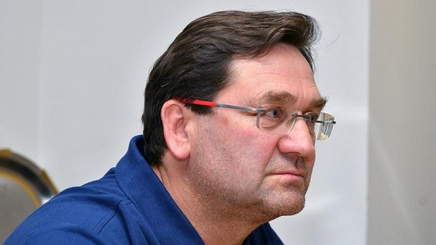 Trenér hokejistů Komety Brno Petr Fiala po páté porážce odstoupil. Trenér hokejistů Komety Brno Petr Fiala po páté porážce odstoupil.