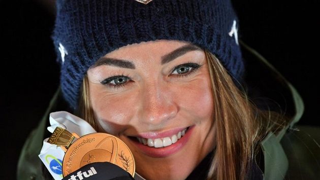 Italská biatlonistka Dorothea Wiererová se zlatou medailí ve stíhačce z MS v Anterselvě. Italská biatlonistka Dorothea Wiererová se zlatou medailí ve stíhačce z MS v Anterselvě.