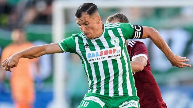 Martin Dostál z Bohemians a Matěj Polidar ze Sparty Praha během derby. Martin Dostál z Bohemians a Matěj Polidar ze Sparty Praha během derby.