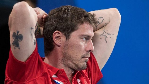 Bývalý nejlepší světový tenista Marat Safin jako nehrající kapitán na lavičce ruského daviscupového týmu. Bývalý nejlepší světový tenista Marat Safin jako nehrající kapitán na lavičce ruského daviscupového týmu.