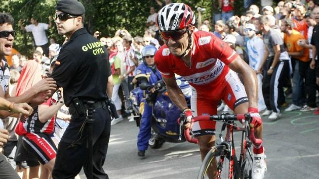 Joaquim Rodríguez při jednom ze stoupání ve 14. etapě Vuelty. Španěl etapu vyhrál a zvýšil svůj náskok v čele průběžného pořadí. Joaquim Rodríguez při jednom ze stoupání ve 14. etapě Vuelty. Španěl etapu vyhrál a zvýšil svůj náskok v čele průběžného pořadí.