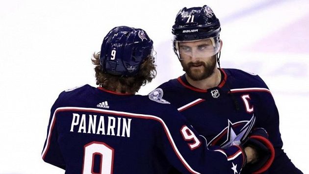 Takhle prožíval Artěmij Panarin (velvo) ještě v dresu Columbusu gólovou radost s Nickem Folignem. Takhle prožíval Artěmij Panarin (velvo) ještě v dresu Columbusu gólovou radost s Nickem Folignem.