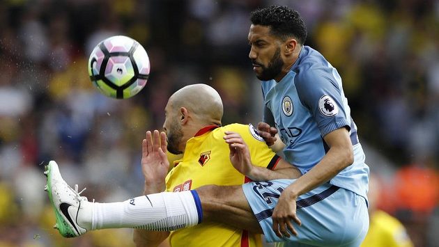 Gael Clichy (vpředu) opustí Manchester City. Gael Clichy (vpředu) opustí Manchester City.