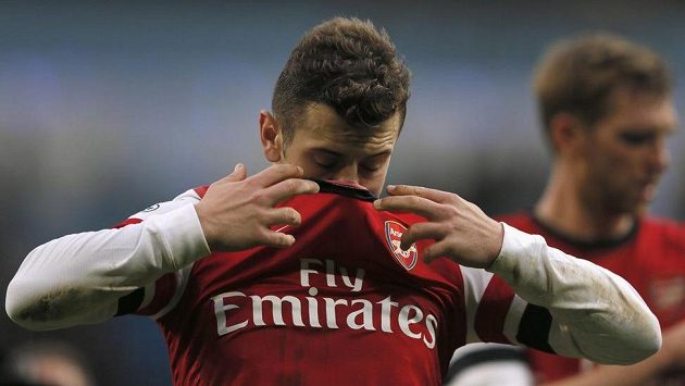 Frustrovaný Jack Wilshere z Arsenalu po výprasku na hřišti Manchesteru City. Frustrovaný Jack Wilshere z Arsenalu po výprasku na hřišti Manchesteru City.