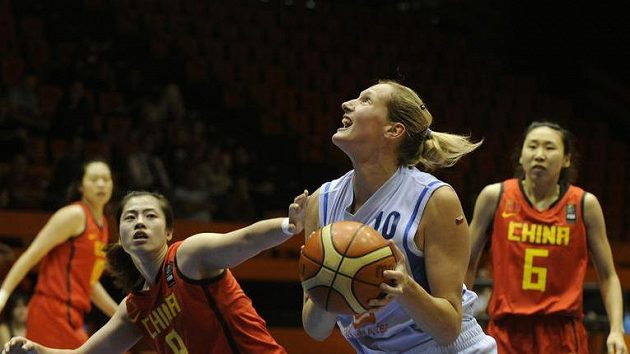 Michaela Ferančíková (uprostřed) v zápase s Čínou Michaela Ferančíková (uprostřed) v zápase s Čínou