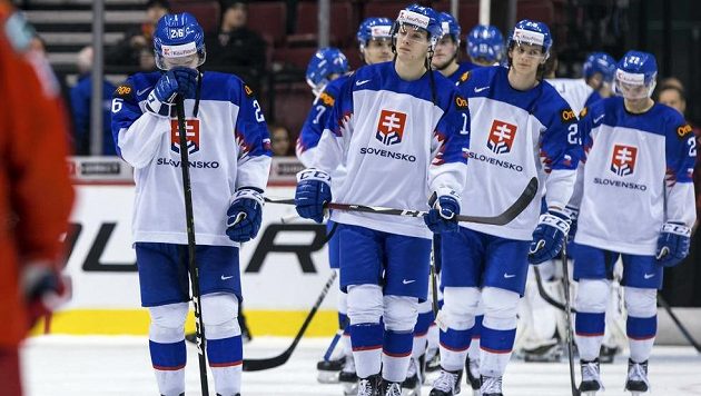 Slovenský tým po čtvrtfinálové prohře 3:8 s Ruskem. Slovenský tým po čtvrtfinálové prohře 3:8 s Ruskem.