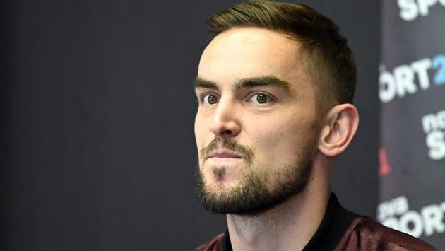 Český basketbalista Tomáš Satoranský na tiskové konferenci Český basketbalista Tomáš Satoranský na tiskové konferenci