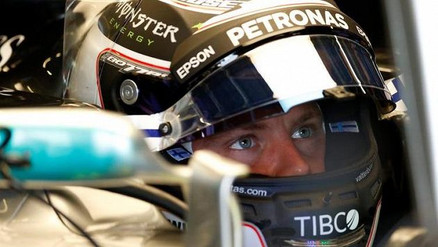 Valtteri Bottas při tréninku na Velkou cenu Británie v Silverstonu. Valtteri Bottas při tréninku na Velkou cenu Británie v Silverstonu.