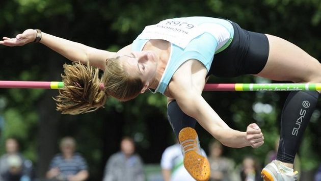 Eliška Klučinová při skoku do výšky na mítinku IAAF ve vícebojích v Kladně. Eliška Klučinová při skoku do výšky na mítinku IAAF ve vícebojích v Kladně.