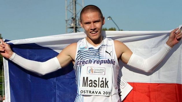 Sprinter Pavel Maslák se raduje z bronzu na ME atletů do 23 let. Bílé rukávky poveze i na MS dospělých v Tegu. Sprinter Pavel Maslák se raduje z bronzu na ME atletů do 23 let. Bílé rukávky poveze i na MS dospělých v Tegu.