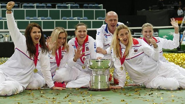 Klára Koukalová zakončila sezónu 2014 dalším snovým triumfem ve Fed Cupu. Do nového roku již tak dobře nevkročila. Klára Koukalová zakončila sezónu 2014 dalším snovým triumfem ve Fed Cupu. Do nového roku již tak dobře nevkročila.