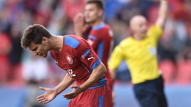 Michal Trávník po neuznaném gólu během utkání reprezentace do 21 let s Dánskem. Michal Trávník po neuznaném gólu během utkání reprezentace do 21 let s Dánskem.