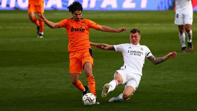 Gólem a asistencí se na třetím vítězství Realu v řadě podílel Toni Kroos. Gólem a asistencí se na třetím vítězství Realu v řadě podílel Toni Kroos.