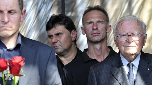 Vladimír Růžička (vlevo), Dominik Hašek (uprostřed) a Karel Gut Vladimír Růžička (vlevo), Dominik Hašek (uprostřed) a Karel Gut