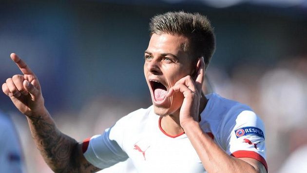 Český útočník Jan Kliment si vykopal angažmá v bundeslize. Český útočník Jan Kliment si vykopal angažmá v bundeslize.