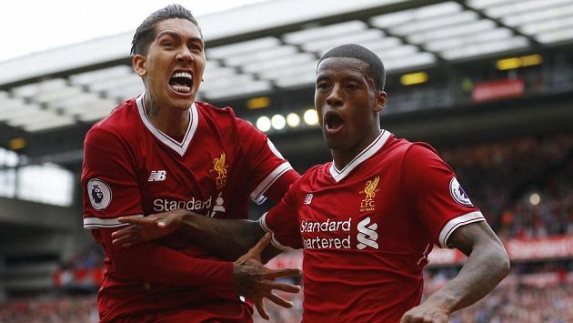 Českého soupeře bereme! Liverpoolští Georginio Wijnaldum (vpravo) a Roberto Firmino se radují v posledním ligovém duelu. Českého soupeře bereme! Liverpoolští Georginio Wijnaldum (vpravo) a Roberto Firmino se radují v posledním ligovém duelu.