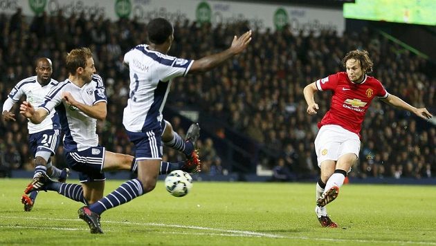 Takhle Daley Blind z Manchesteru United srovnal skóre ligového zápasu na hřišti WBA na konečných 2:2. Takhle Daley Blind z Manchesteru United srovnal skóre ligového zápasu na hřišti WBA na konečných 2:2.