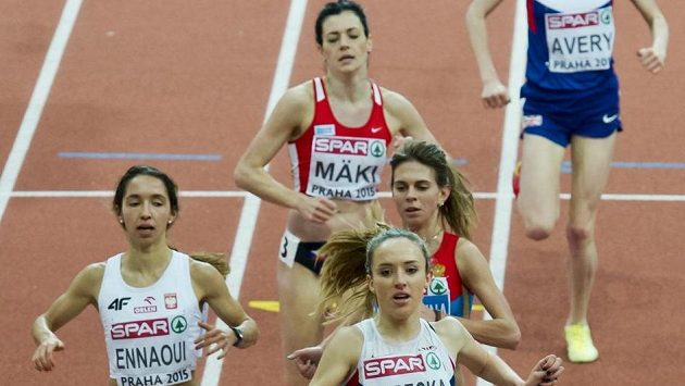 Rozběh žen na 3000 metrů na HME v Praze. Emelie Gorecká z Velké Británie vítězí, na čtvrtém místě dobíhá Kristiina Mäki. Rozběh žen na 3000 metrů na HME v Praze. Emelie Gorecká z Velké Británie vítězí, na čtvrtém místě dobíhá Kristiina Mäki.
