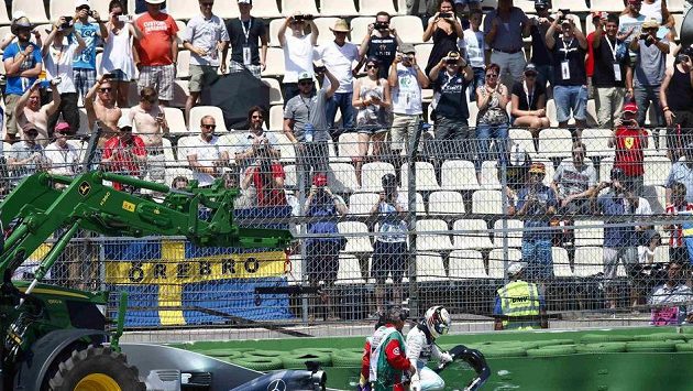 Poloprázdné tribuny se staly strašákem pořadatelů GP Německa na Hockenheimringu. Poloprázdné tribuny se staly strašákem pořadatelů GP Německa na Hockenheimringu.