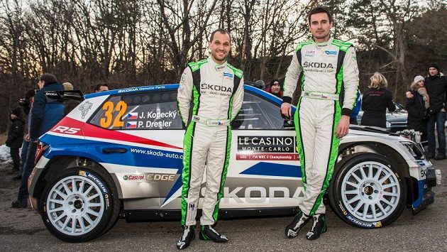 Cesta za titulem začíná. Jan Kopecký (vpravo) a navigátor Pavel Dresler před startem na Rallye Monte Carlo 2018 se Škodou Fabia R5 v národních barvách. Cesta za titulem začíná. Jan Kopecký (vpravo) a navigátor Pavel Dresler před startem na Rallye Monte Carlo 2018 se Škodou Fabia R5 v národních barvách.