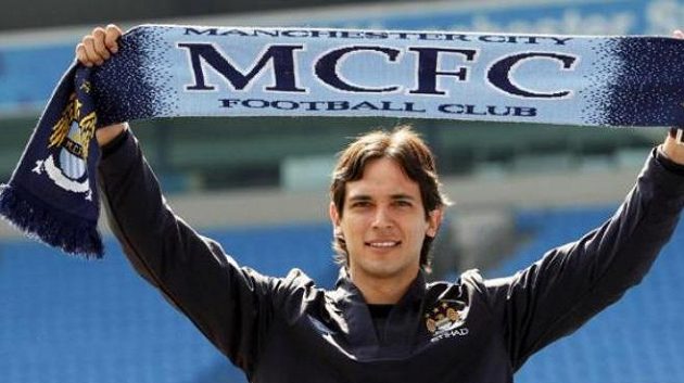 Útočník Manchesteru City Roque Santa Cruz Útočník Manchesteru City Roque Santa Cruz