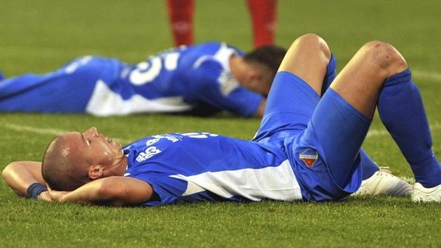 Zklamaný Václav Svěrkoš z Baníku po skončení zápasu s Brnem. Zklamaný Václav Svěrkoš z Baníku po skončení zápasu s Brnem.