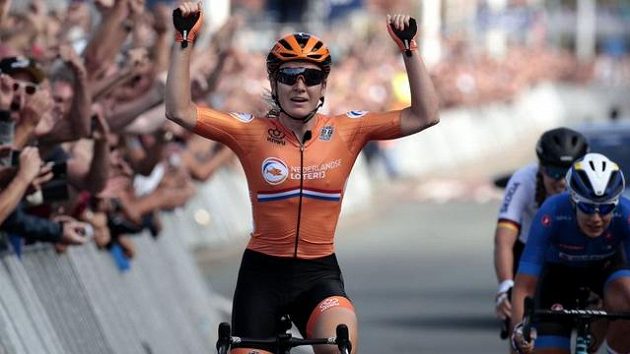 Vítězkou silničního závodu na mistrovství Evropy v cyklistice v nizozemském Alkmaaru se stala domácí Amy Pietersová Vítězkou silničního závodu na mistrovství Evropy v cyklistice v nizozemském Alkmaaru se stala domácí Amy Pietersová