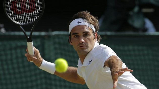 Roger Federer ve švýcarském čtvrtfinále Wimbledonu proti Stanislasi Wawrinkovi. Roger Federer ve švýcarském čtvrtfinále Wimbledonu proti Stanislasi Wawrinkovi.