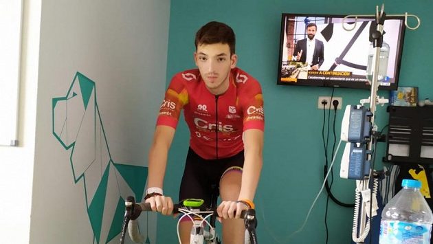 Cyklista Juan Francisco Fernández trénuje u nemocničního lůžka Cyklista Juan Francisco Fernández trénuje u nemocničního lůžka