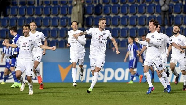 Hráči Slovácka se radují z gólu proti Mladé Boleslavi. Hráči Slovácka se radují z gólu proti Mladé Boleslavi.