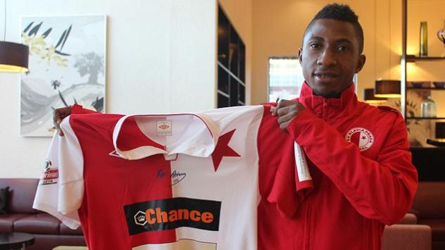 Devatenáctiletý ghanský ofenzivní záložník Joseph Mensah se už nechal vyfotit s dresem Slavie. Devatenáctiletý ghanský ofenzivní záložník Joseph Mensah se už nechal vyfotit s dresem Slavie.