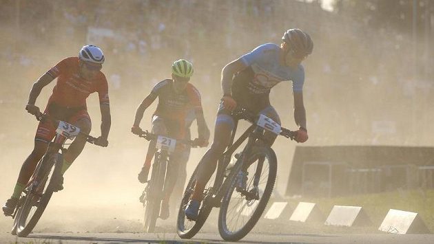 Závod mužů v short tracku v rámci Světového poháru v cross country horských kol v Novém Městě na Moravě. Uprostřed je Jan Škarnitzl z ČR. Závod mužů v short tracku v rámci Světového poháru v cross country horských kol v Novém Městě na Moravě. Uprostřed je Jan Škarnitzl z ČR.