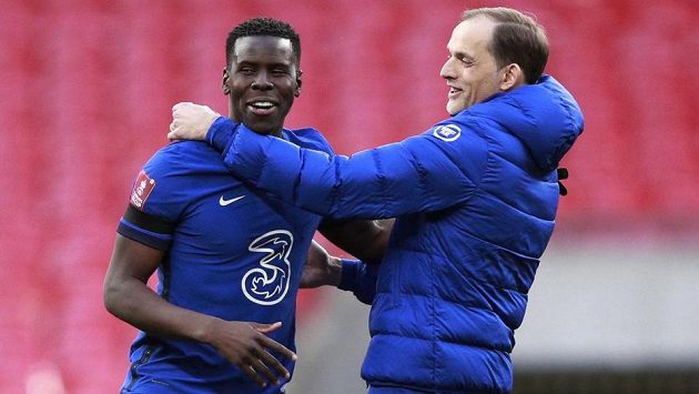 Trenér Chelsea Thomas Tuchel a Kurt Zouma se radují po výhře nad Manchesterem City. Trenér Chelsea Thomas Tuchel a Kurt Zouma se radují po výhře nad Manchesterem City.
