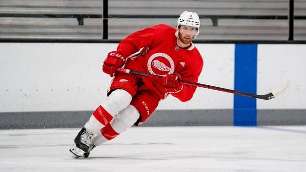 Jared McIsaac v dresu Detroitu Red Wings. Jared McIsaac v dresu Detroitu Red Wings.