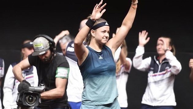 Karolína Muchová slaví výtězství nad Rebeccou Marinovou z Kanady. Karolína Muchová slaví výtězství nad Rebeccou Marinovou z Kanady.