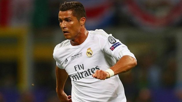 Cristiano Ronaldo se po delší pauze opět vrací na trávníky. Cristiano Ronaldo se po delší pauze opět vrací na trávníky.