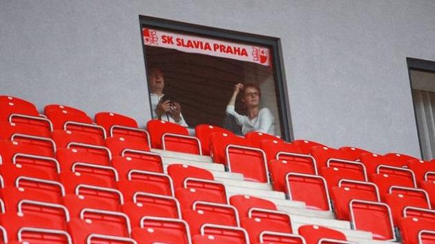 Utkání Slavie s Příbrami se odehrálo za zavřenými dveřmi. Manželé Štěpánkovi však na trest vyzráli... Utkání Slavie s Příbrami se odehrálo za zavřenými dveřmi. Manželé Štěpánkovi však na trest vyzráli...