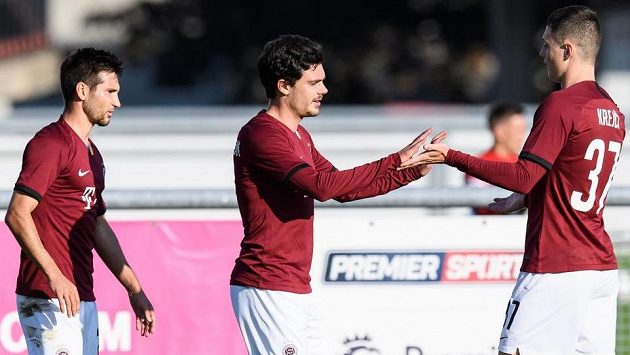 Fotbalisté Sparty Praha Michal Trávník, David Moberg Karlsson a Ladislav Krejčí oslavují gól na 1:0 během utkání 3. kola MOL Cupu s FK Blansko. Fotbalisté Sparty Praha Michal Trávník, David Moberg Karlsson a Ladislav Krejčí oslavují gól na 1:0 během utkání 3. kola MOL Cupu s FK Blansko.
