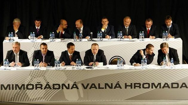 Mimořádná valná hromada FA ČR má za úkol zvolit nového svazového předsedu. Mimořádná valná hromada FA ČR má za úkol zvolit nového svazového předsedu.