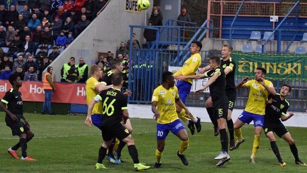 Pátý tým uplynulého ročníku slovenské nejvyšší fotbalové soutěže nezahájil přípravu. Pátý tým uplynulého ročníku slovenské nejvyšší fotbalové soutěže nezahájil přípravu.