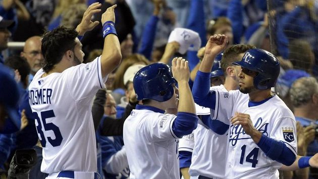 Radost baseballistů Kansas City Royals, stav finálové série MLB proti San Francisco Giants srovnali na 1:1. Radost baseballistů Kansas City Royals, stav finálové série MLB proti San Francisco Giants srovnali na 1:1.