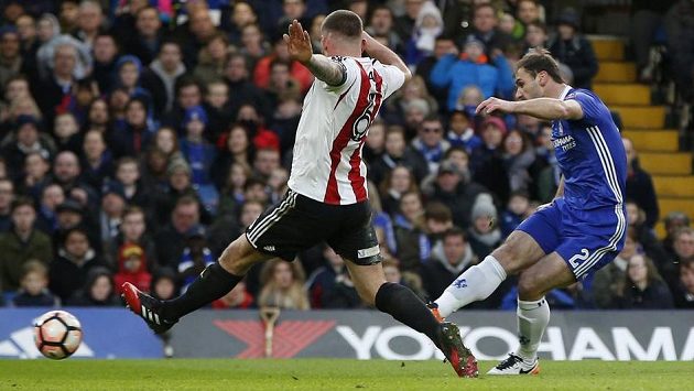 Branislav Ivanovič (vpravo) střílí gól do sítě Brentfordu ve 4. kole FA Cupu. Byl to jeho poslední zásah v dresu Chelsea. Branislav Ivanovič (vpravo) střílí gól do sítě Brentfordu ve 4. kole FA Cupu. Byl to jeho poslední zásah v dresu Chelsea.