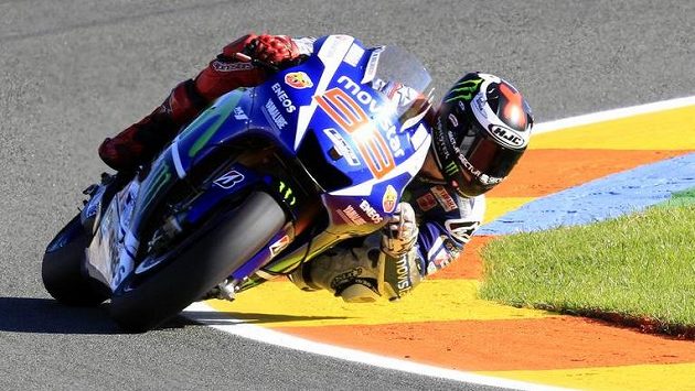 Jorge Lorenzo během tréninku na poslední závod sezóny ve Valencii. Jorge Lorenzo během tréninku na poslední závod sezóny ve Valencii.
