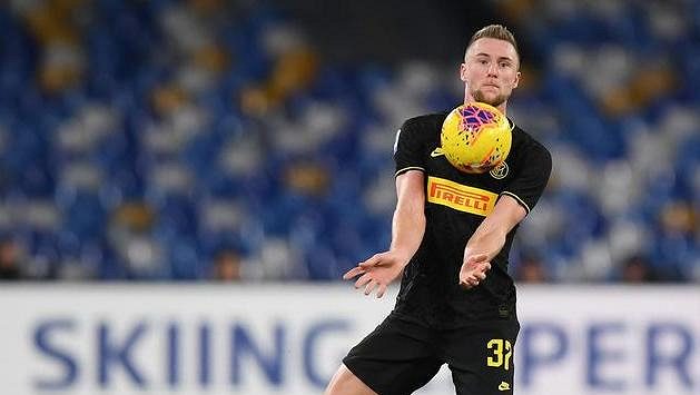 Milan Škriniar zpracovává balon v utkání 18. kola Serie A proti Neapoli. Milan Škriniar zpracovává balon v utkání 18. kola Serie A proti Neapoli.