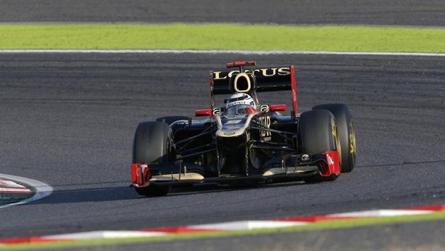 Monopost stáje Lotus na okruhu v Suzuce Monopost stáje Lotus na okruhu v Suzuce