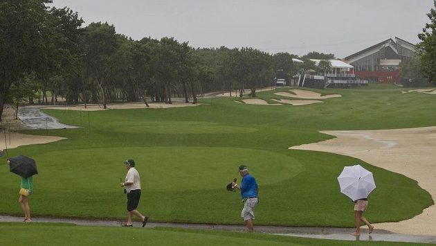 Golfový turnaj v mexickém Mayacoba, státě Quintana Roo, přerušilo počasí. Golfový turnaj v mexickém Mayacoba, státě Quintana Roo, přerušilo počasí.